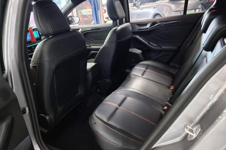 Used Ford Focus 2022 Hatchback EcoBoost 180 Automatic ST Line Interior 2