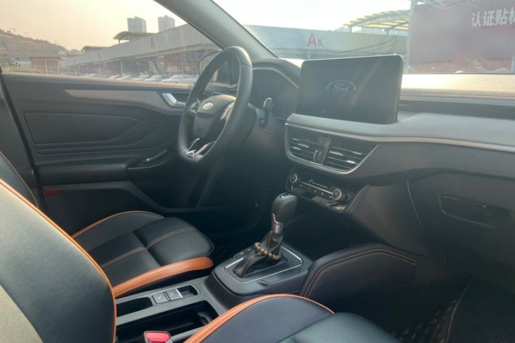 Used Ford Focus 2022 Sedan EcoBoost 180 Automatic Performance Edition Interior 2