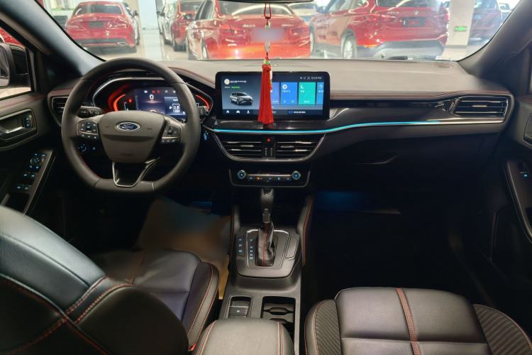 Used Ford Focus 2022 Hatchback EcoBoost 180 Automatic ST Line Interior 3
