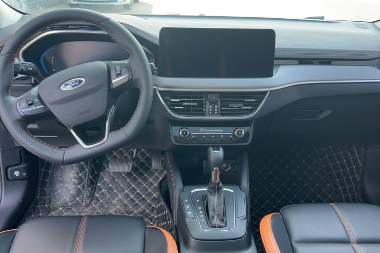 Used Ford Focus 2022 Hatchback EcoBoost 180 Automatic Performance Edition Interior 3