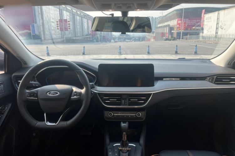 Used Ford Focus 2022 Sedan EcoBoost 180 Automatic Performance Edition Interior 4