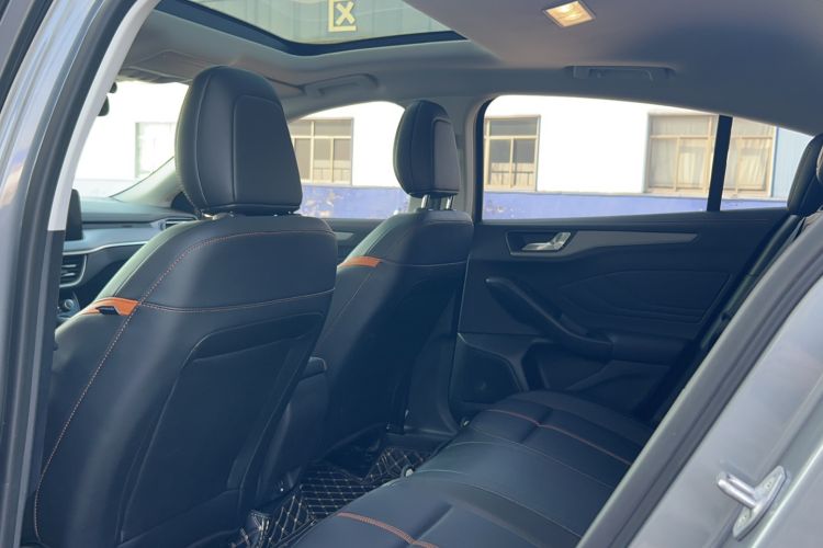 Used Ford Focus 2022 Hatchback EcoBoost 180 Automatic Performance Edition Interior 8