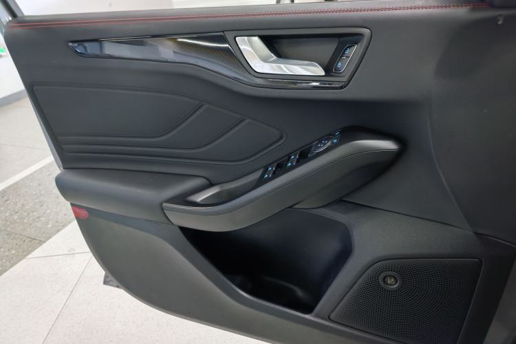 Used Ford Focus 2022 Hatchback EcoBoost 180 Automatic ST Line Interior 9