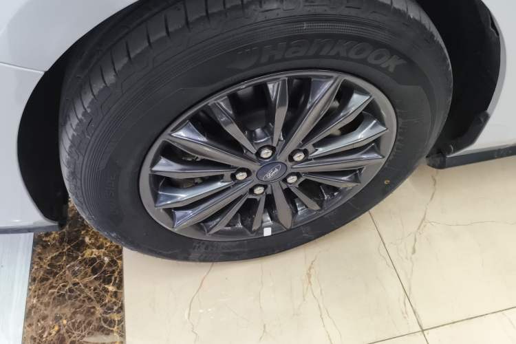 Used Ford Focus 2022 Sedan EcoBoost 180 Automatic Performance Edition Left Front Wheel Hub