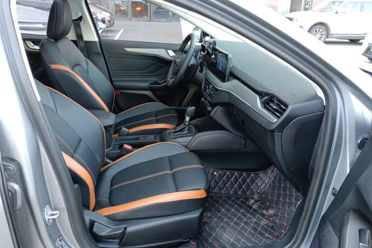 Used Ford Focus 2022 Hatchback EcoBoost 180 Automatic Performance Edition Right Front Seat