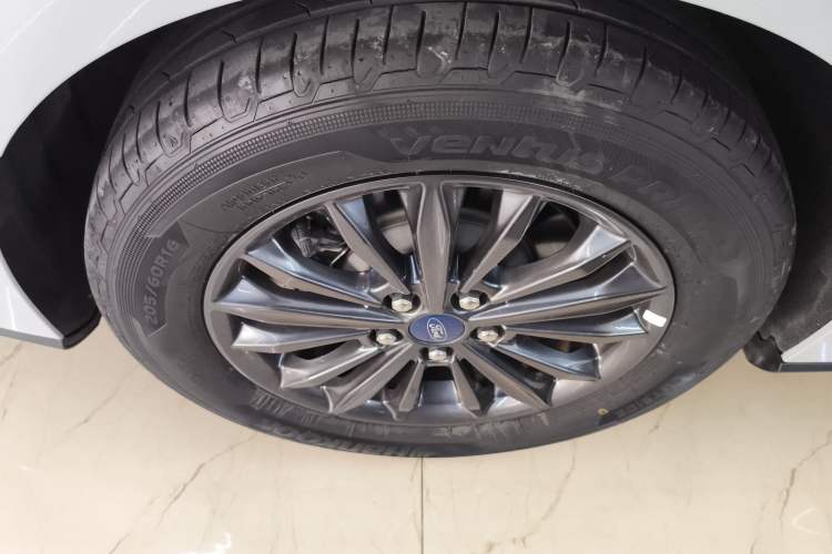 Used Ford Focus 2022 Sedan EcoBoost 180 Automatic Performance Edition Right Rear Wheel Hub