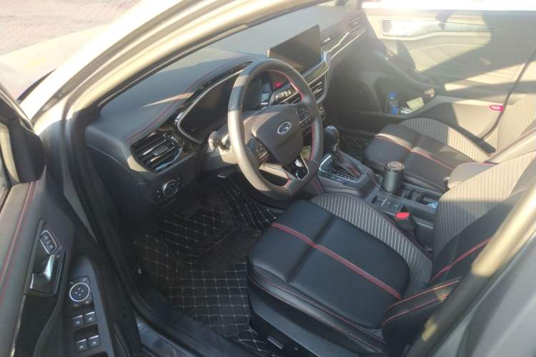 Used Ford Focus 2022 Hatchback EcoBoost 180 Automatic ST Line Steering Wheel