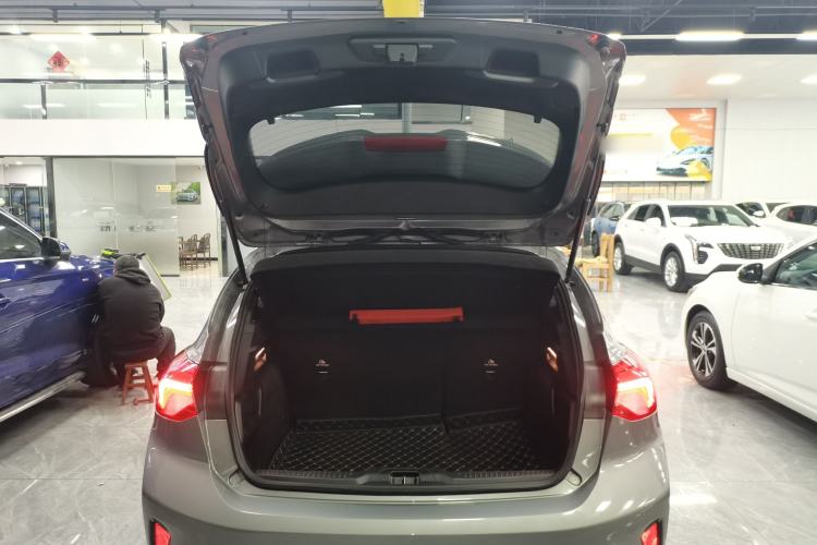 Used Ford Focus 2022 Hatchback EcoBoost 180 Automatic ST Line Trunk