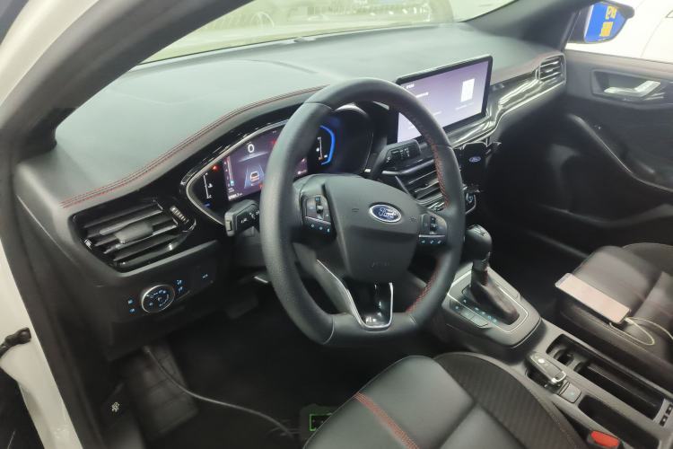 Used Ford Focus 2022 Sedan EcoBoost 180 Automatic ST Line Center Console