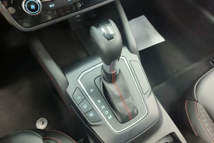 Used Ford Focus 2022 Sedan EcoBoost 180 Automatic ST Line Gear Lever
