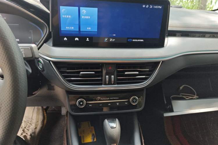 Used Ford Focus 2022 Sedan EcoBoost 180 Automatic Performance Edition Audio And AC Panel