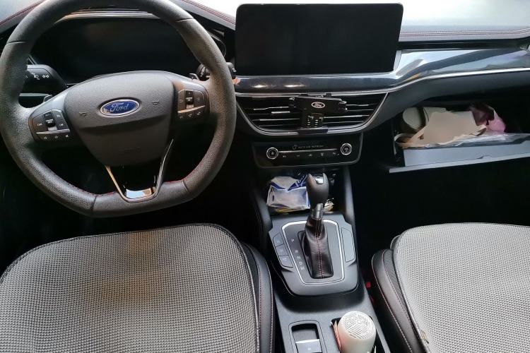 Used Ford Focus 2022 Hatchback EcoBoost 180 Automatic ST Line Center Console