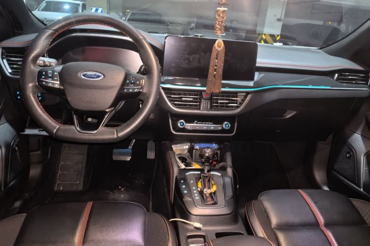 Used Ford Focus 2022 Hatchback EcoBoost 180 Automatic ST Line Center Console