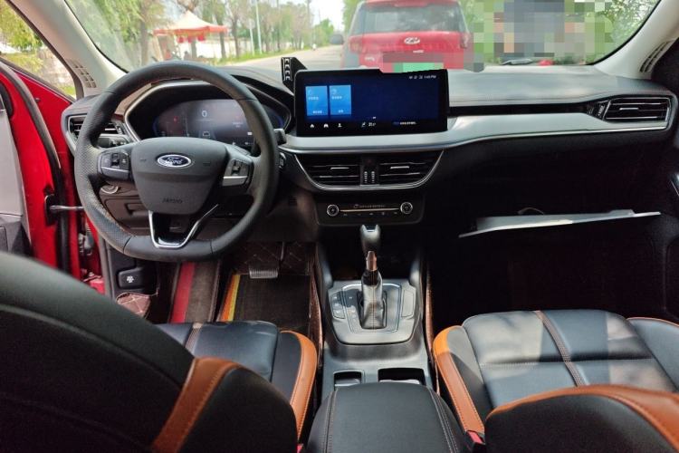 Used Ford Focus 2022 Sedan EcoBoost 180 Automatic Performance Edition Center Console