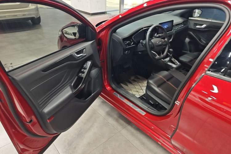 Used Ford Focus 2022 Hatchback EcoBoost 180 Automatic ST Line Driver Seat