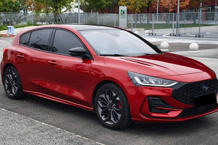 Used Ford Focus 2022 Hatchback EcoBoost 180 Automatic ST Line Exterior 2