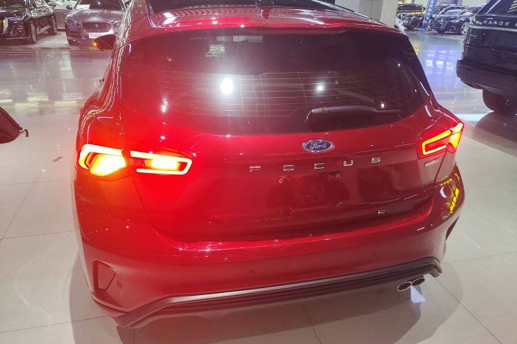 Used Ford Focus 2022 Hatchback EcoBoost 180 Automatic ST Line Exterior 4