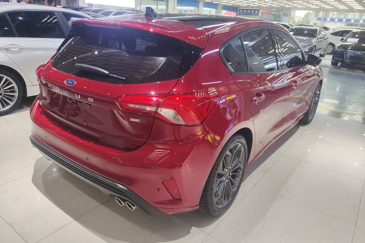 Used Ford Focus 2022 Hatchback EcoBoost 180 Automatic ST Line Exterior 5