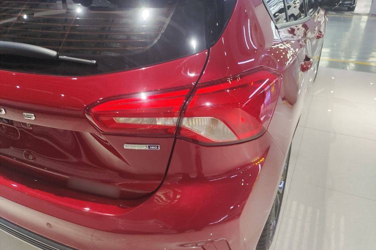 Used Ford Focus 2022 Hatchback EcoBoost 180 Automatic ST Line Exterior 6