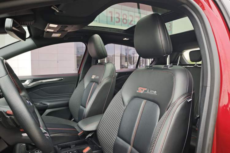 Used Ford Focus 2022 Hatchback EcoBoost 180 Automatic ST Line Exterior 6