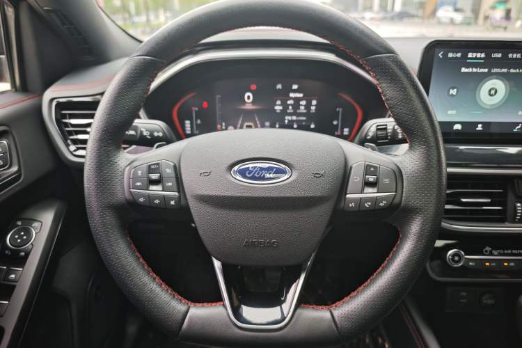 Used Ford Focus 2022 Hatchback EcoBoost 180 Automatic ST Line Exterior 7