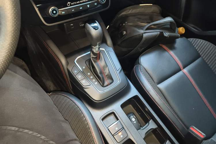 Used Ford Focus 2022 Hatchback EcoBoost 180 Automatic ST Line Gear Lever