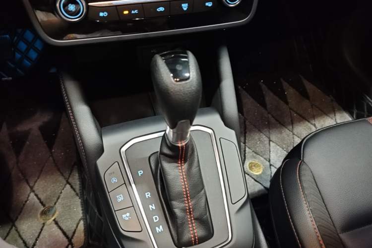 Used Ford Focus 2022 Hatchback EcoBoost 180 Automatic ST Line Gear Lever