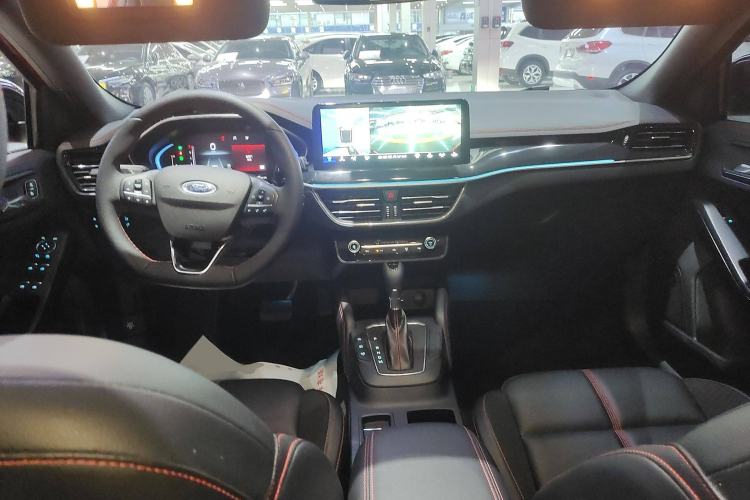 Used Ford Focus 2022 Hatchback EcoBoost 180 Automatic ST Line Interior 2