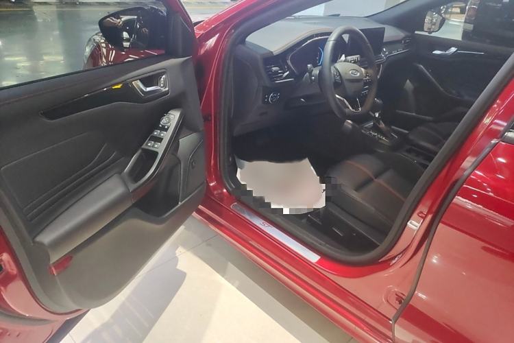 Used Ford Focus 2022 Hatchback EcoBoost 180 Automatic ST Line Interior 3