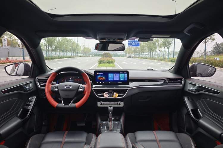 Used Ford Focus 2022 Hatchback EcoBoost 180 Automatic ST Line Interior 3