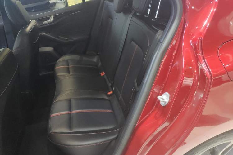 Used Ford Focus 2022 Hatchback EcoBoost 180 Automatic ST Line Interior 4
