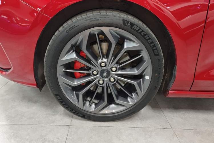 Used Ford Focus 2022 Hatchback EcoBoost 180 Automatic ST Line Left Front Wheel Hub