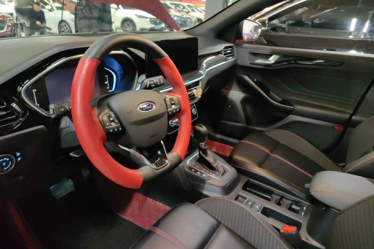 Used Ford Focus 2022 Hatchback EcoBoost 180 Automatic ST Line Steering Wheel