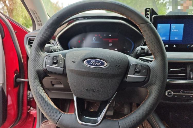 Used Ford Focus 2022 Sedan EcoBoost 180 Automatic Performance Edition Steering Wheel