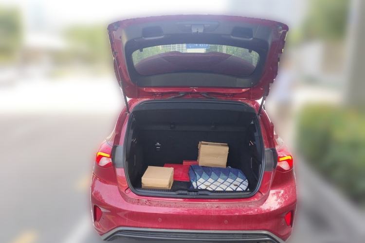 Used Ford Focus 2022 Hatchback EcoBoost 180 Automatic ST Line Trunk