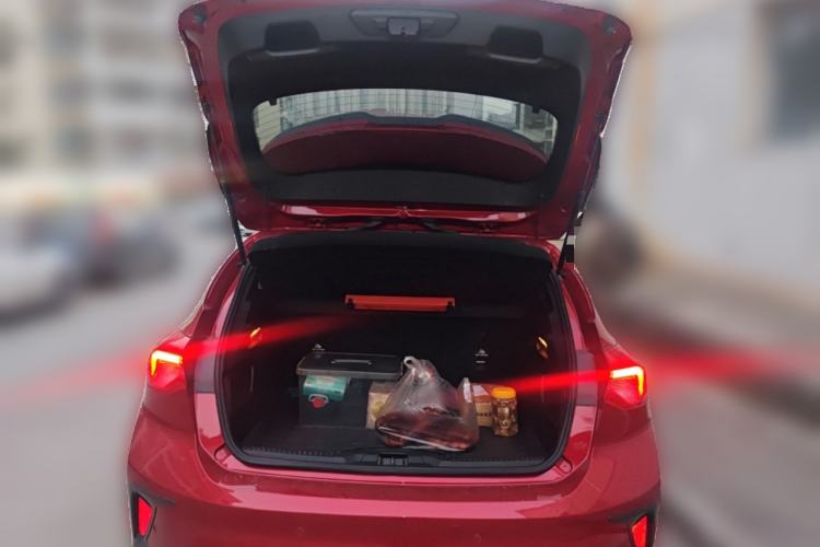 Used Ford Focus 2022 Hatchback EcoBoost 180 Automatic ST Line Trunk