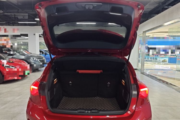 Used Ford Focus 2022 Hatchback EcoBoost 180 Automatic ST Line Trunk