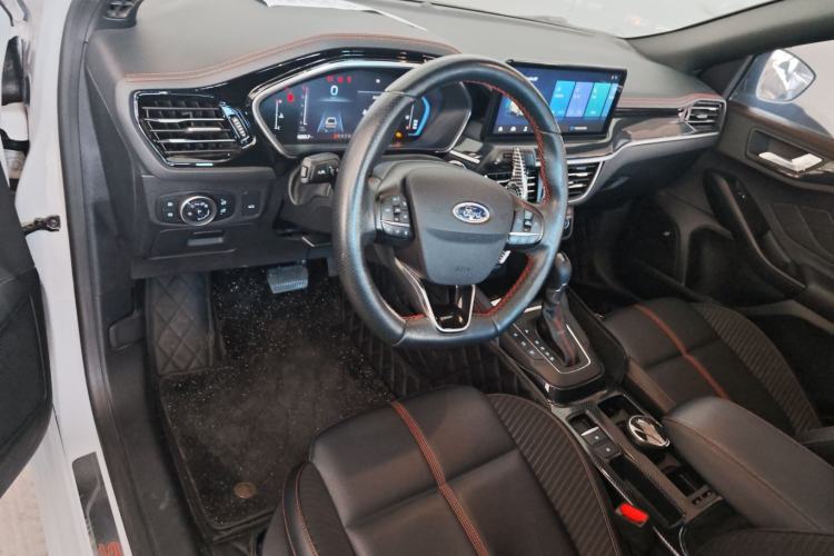 Used Ford Focus 2022 Sedan EcoBoost 180 Automatic ST Line Center Console