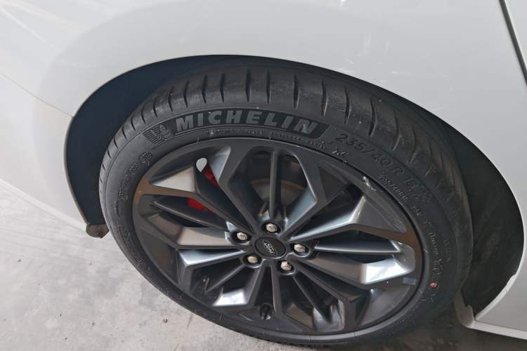 Used Ford Focus 2022 Sedan EcoBoost 180 Automatic ST Line Right Rear Wheel Hub