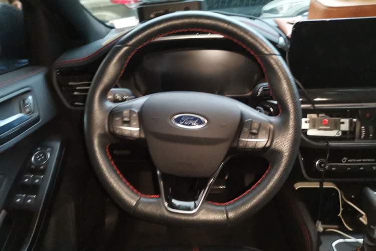 Used Ford Focus 2022 Hatchback EcoBoost 180 Automatic ST Line Steering Wheel