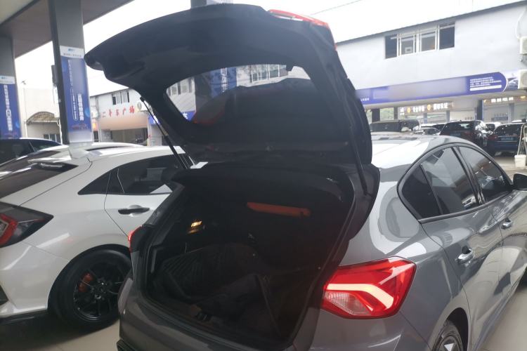 Used Ford Focus 2022 Hatchback EcoBoost 180 Automatic ST Line Trunk