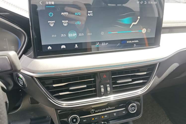 Used Ford Focus 2022 Sedan EcoBoost 180 Automatic Performance Edition Audio And AC Panel