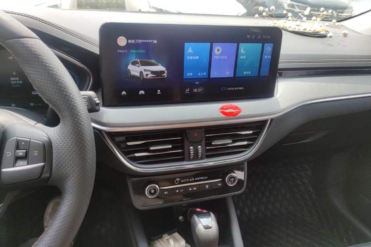 Used Ford Focus 2022 Hatchback EcoBoost 180 Automatic Performance Edition Audio And AC Panel