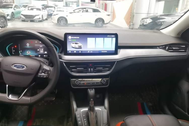 Used Ford Focus 2022 Sedan EcoBoost 180 Automatic Performance Edition Audio And AC Panel