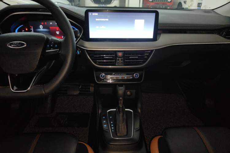 Used Ford Focus 2022 Sedan EcoBoost 180 Automatic Performance Edition Audio And AC Panel
