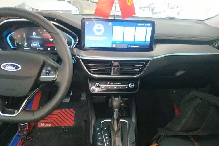 Used Ford Focus 2022 Sedan EcoBoost 180 Automatic Performance Edition Audio And AC Panel