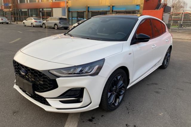Ojetý Ford Focus 2022 Hatchback EcoBoost 180 Automatic ST Line