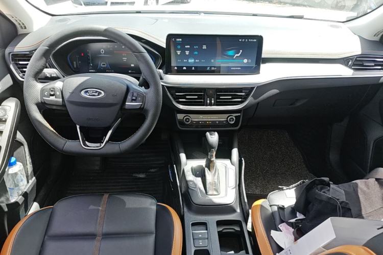 Used Ford Focus 2022 Sedan EcoBoost 180 Automatic Performance Edition Center Console