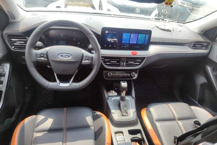 Used Ford Focus 2022 Hatchback EcoBoost 180 Automatic Performance Edition Center Console