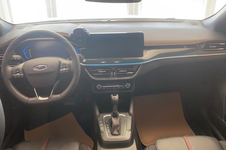 Used Ford Focus 2022 Hatchback EcoBoost 180 Automatic ST Line Center Console